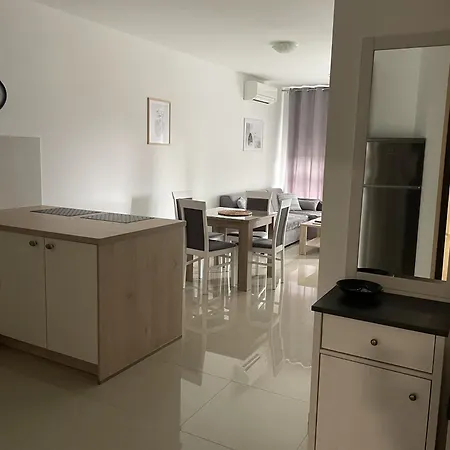 Giovanna With Terrace And Free Parking