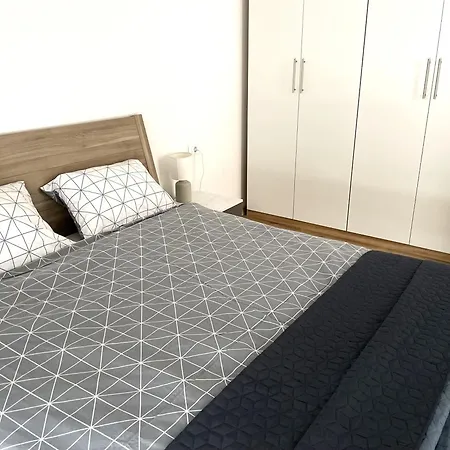 Giovanna With Terrace And Free Parking Apartamento
