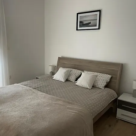 Apartamento Giovanna With Terrace And Free Parking